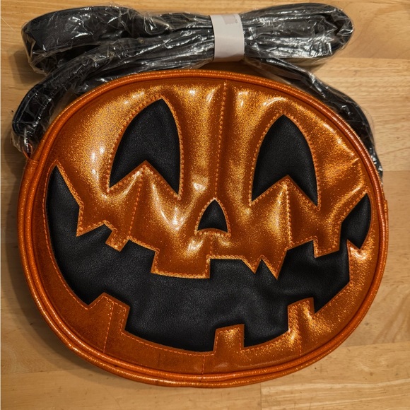 Lie Pain and Stitches Pumpkin Kult handbag - Picture 2 of 7